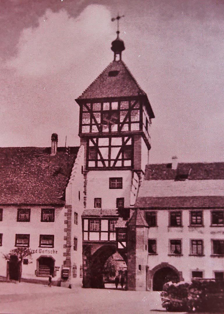 Mühlentor mit befestigtem Hakenkreuz (vor dem Fenster Mitte oberes Stockwerk) - Geschichtswerkstatt Bräunlingen Nationalsozialismus
