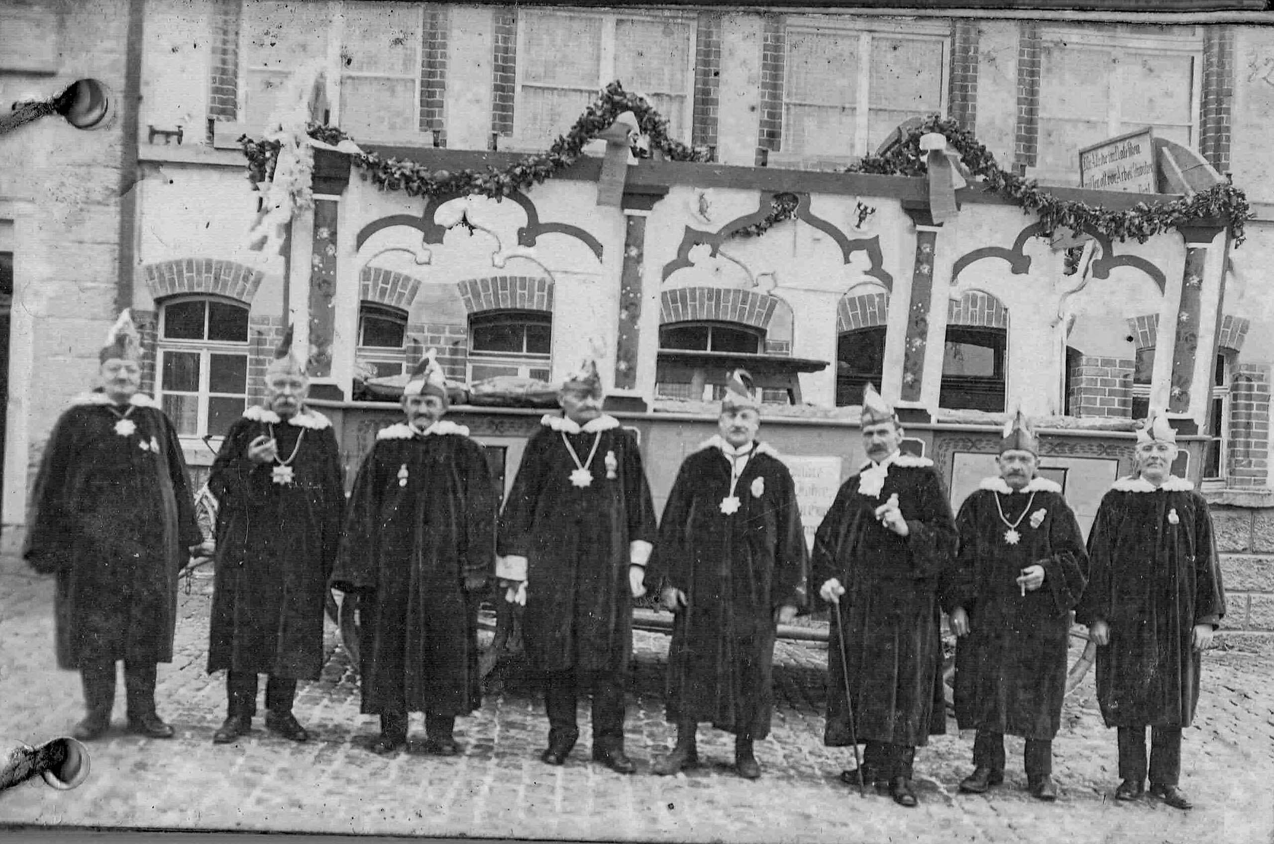 Martin Müller (ganz links) - Bräunlinger Narrenrat 1932 - Geschichtswerkstatt Bräunlingen Nationalsozialismus