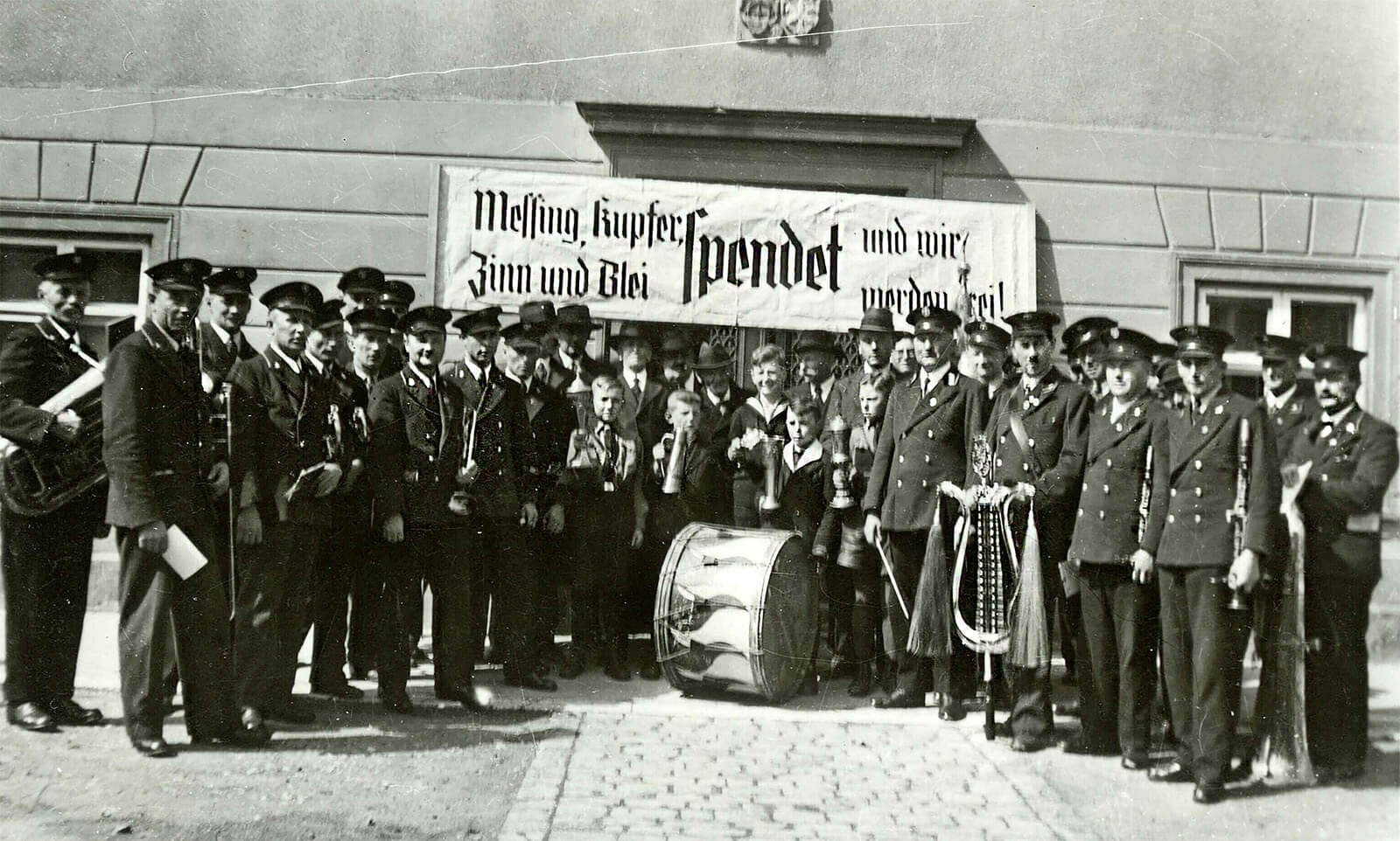 sbk1940gruppenbild07april1940-metallspendebraeunlingenns-zeitgeschichtswerkstatt