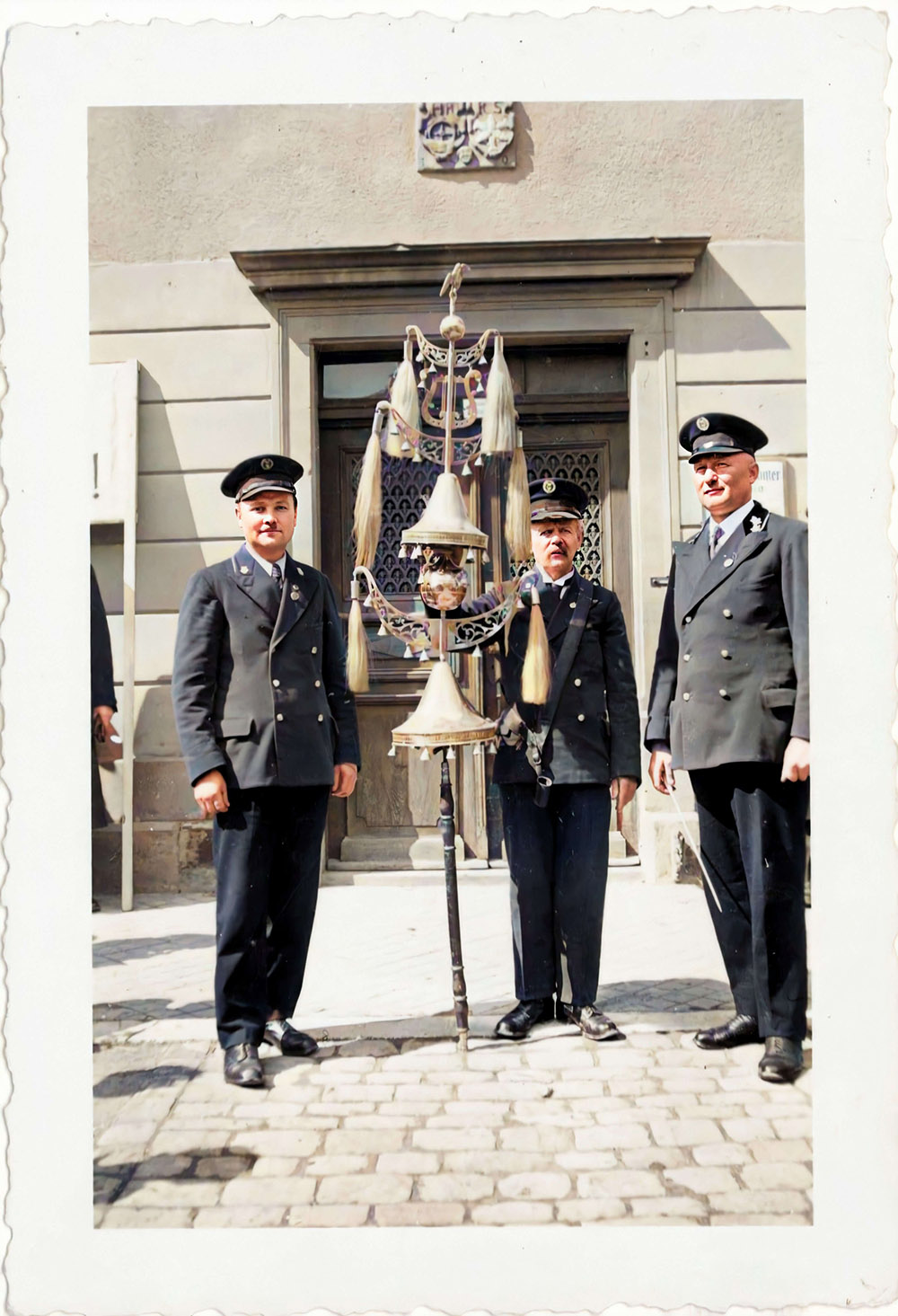 Metallspende 1942 Einzelbild mit Schellenbaum - SBK 1940 Bräunlingen (KI-Nachkoloriert)